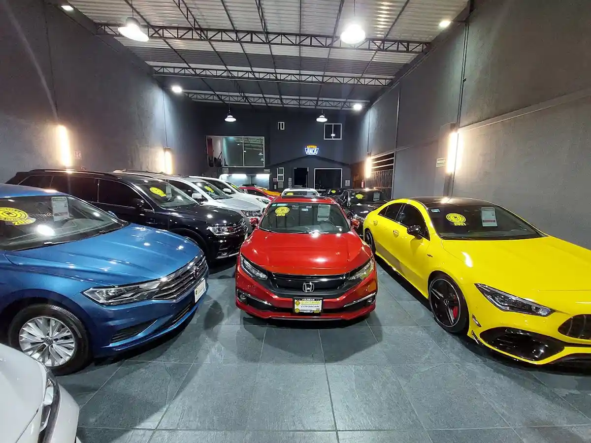 Auto Center Coyoacan — Concesionario de automóviles en Coyoacán, Ciudad de México