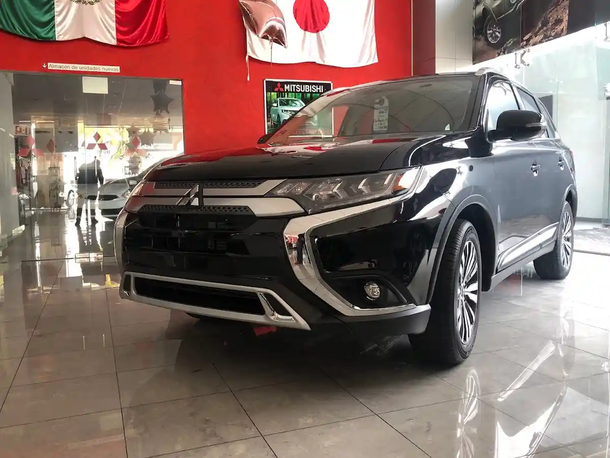 Mitsubishi Colima photo 2