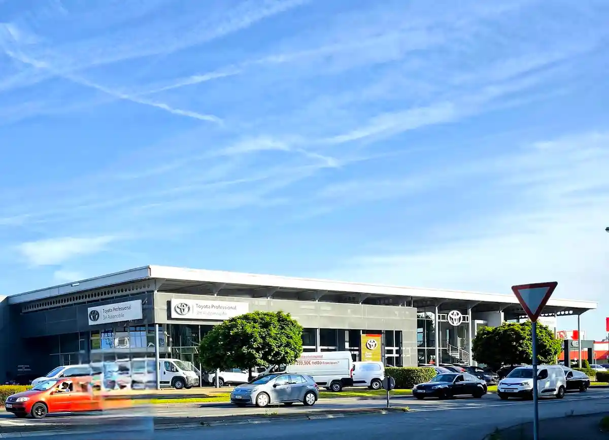 Toyota photo 3
